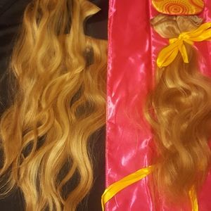 Blond hair extensions